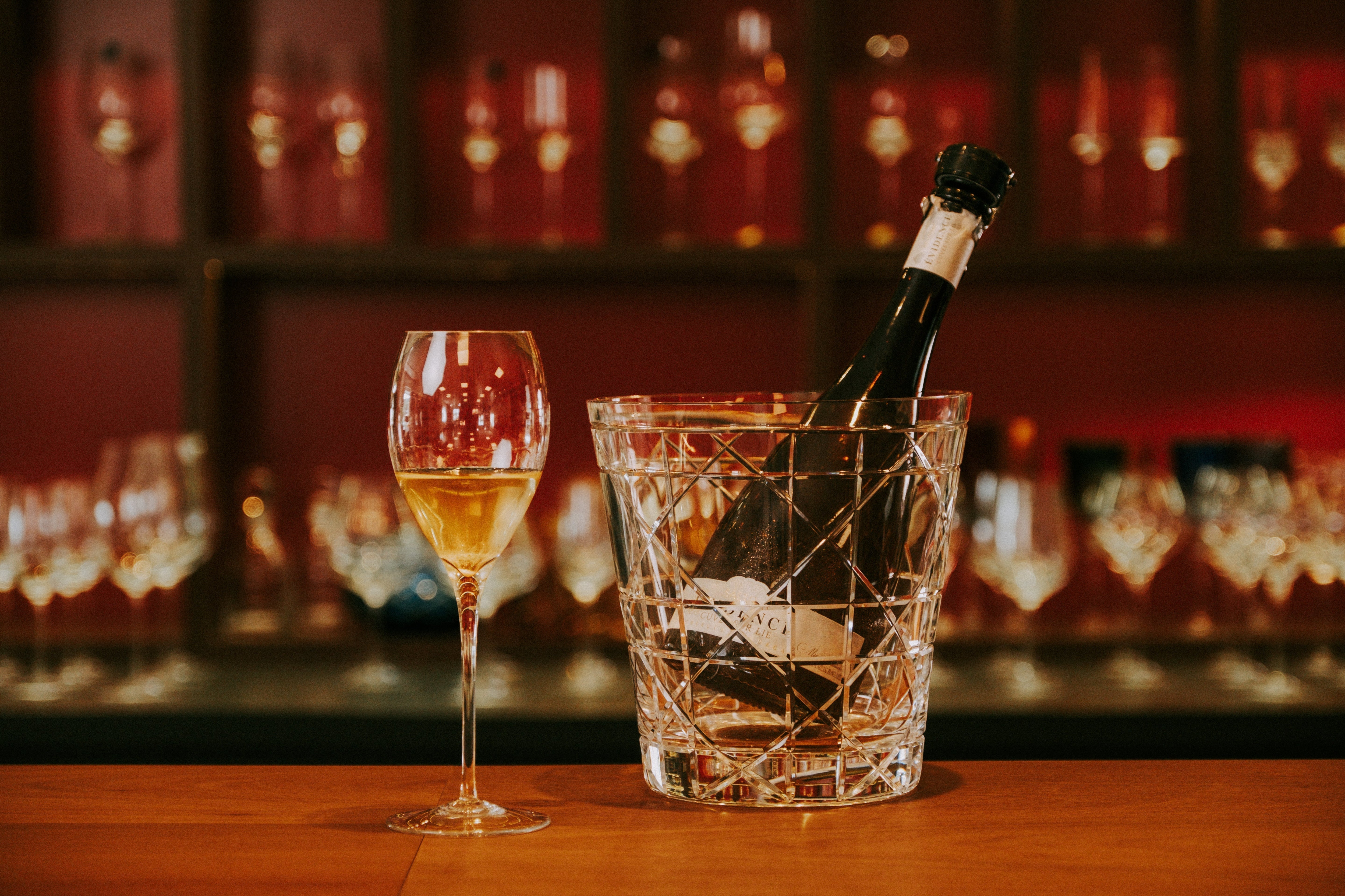 Mozart Garibaldi e Reims: A Revolução das Taças para Champagnes Premium Além da Flute Tradicional